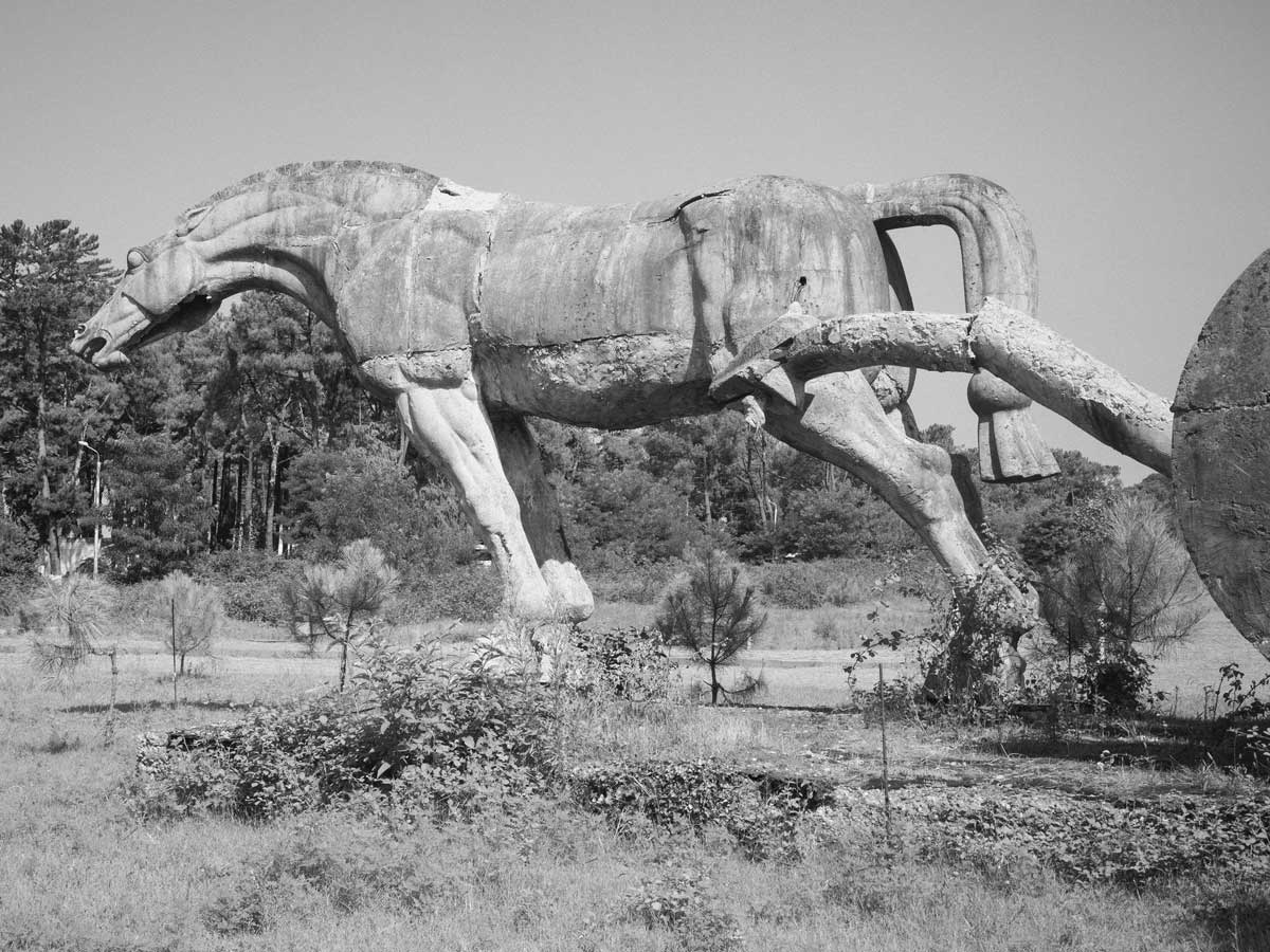 Ost Europa Black white Art Horse Dragon Sculpture Skulptur