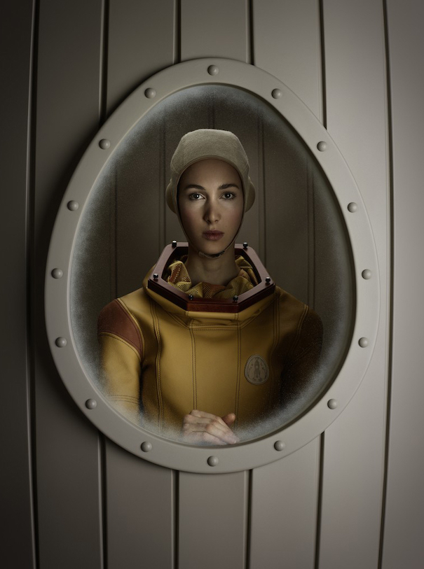 Auf den letzten Drücker_Image2 Christina Tagliavini Woman Submarine yellow suit