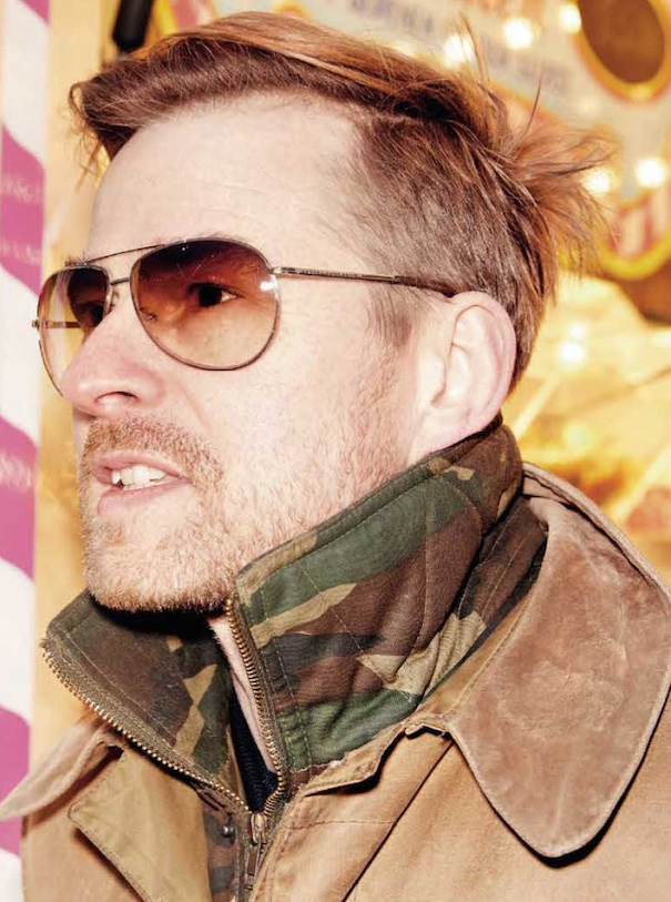 Gregor Hohenberg_Featured 2 Gregor Hohenberg Koons Brown Camouflage Sonnenbrille Photo Foto