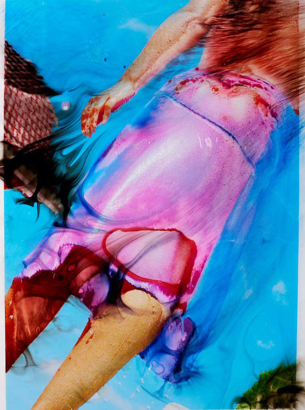 In voller Blüte_Image2 Simonat Photography Julia Seemann Flavio Zimmermann pink dress blue water