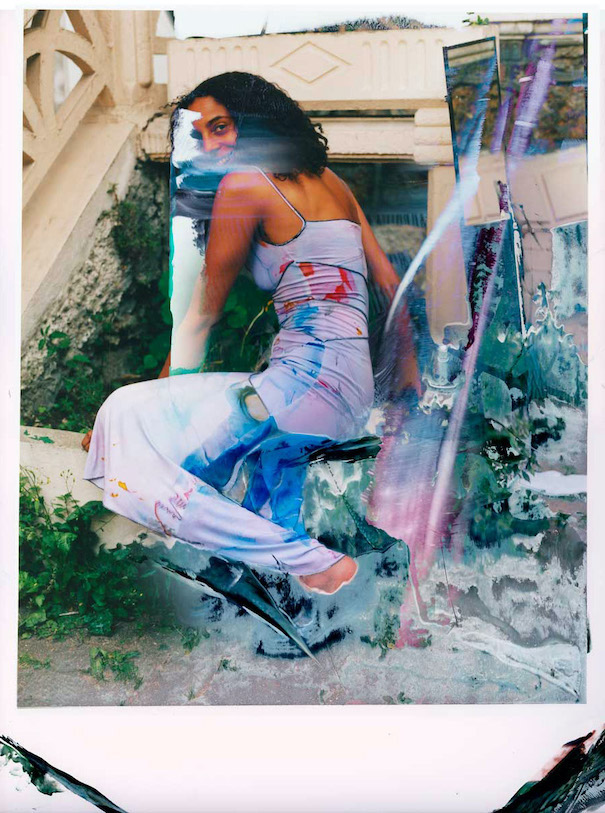 In voller Blüte_Image3 julia seemann flavio zimmermann campaign in bloom model blue pink dress tie dye 90s