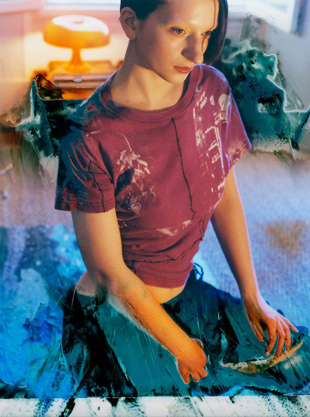 In voller Blüte_Image6 model room in bloom julia seemann flavio zimmermann purple tie dye 90s