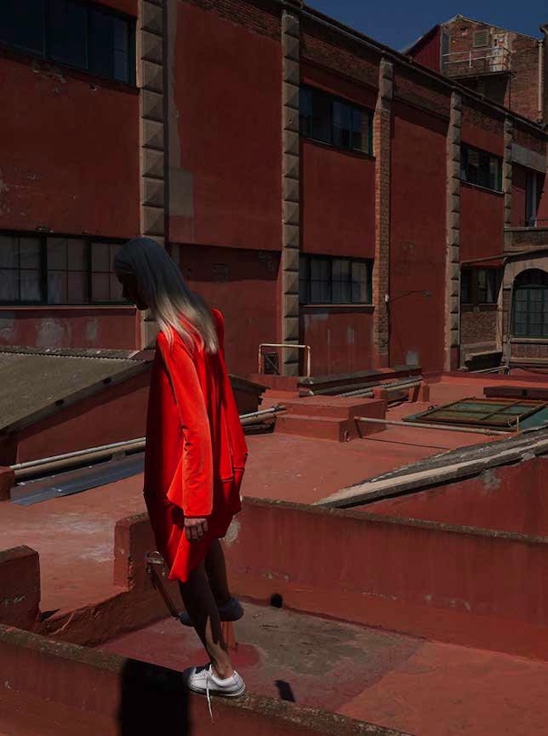 Johnny Talbot & Adrian Runhof, Nummer 37 _image 02 red dress woman building