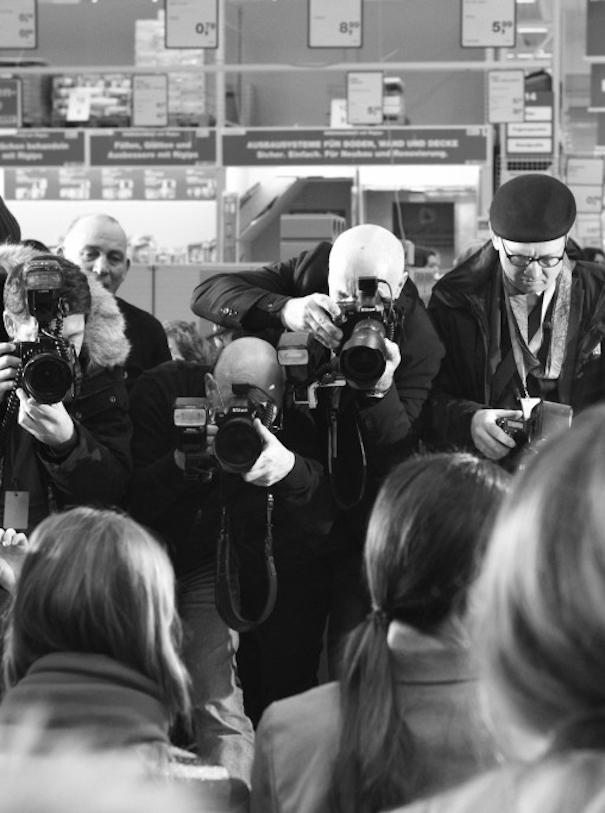 Moment, Aufnahme!_Featured Photographers Berlin Fashionweek Black White Crowd People Famous