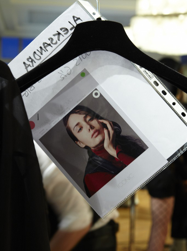 Moment, Aufnahme!_Image 07 Berlin Fashionweek Model Backstage Hanger