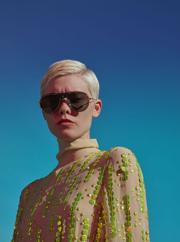 20201113_Neon2580 1.jpg_WEB Neo n Maike Inga in Dries van Noten