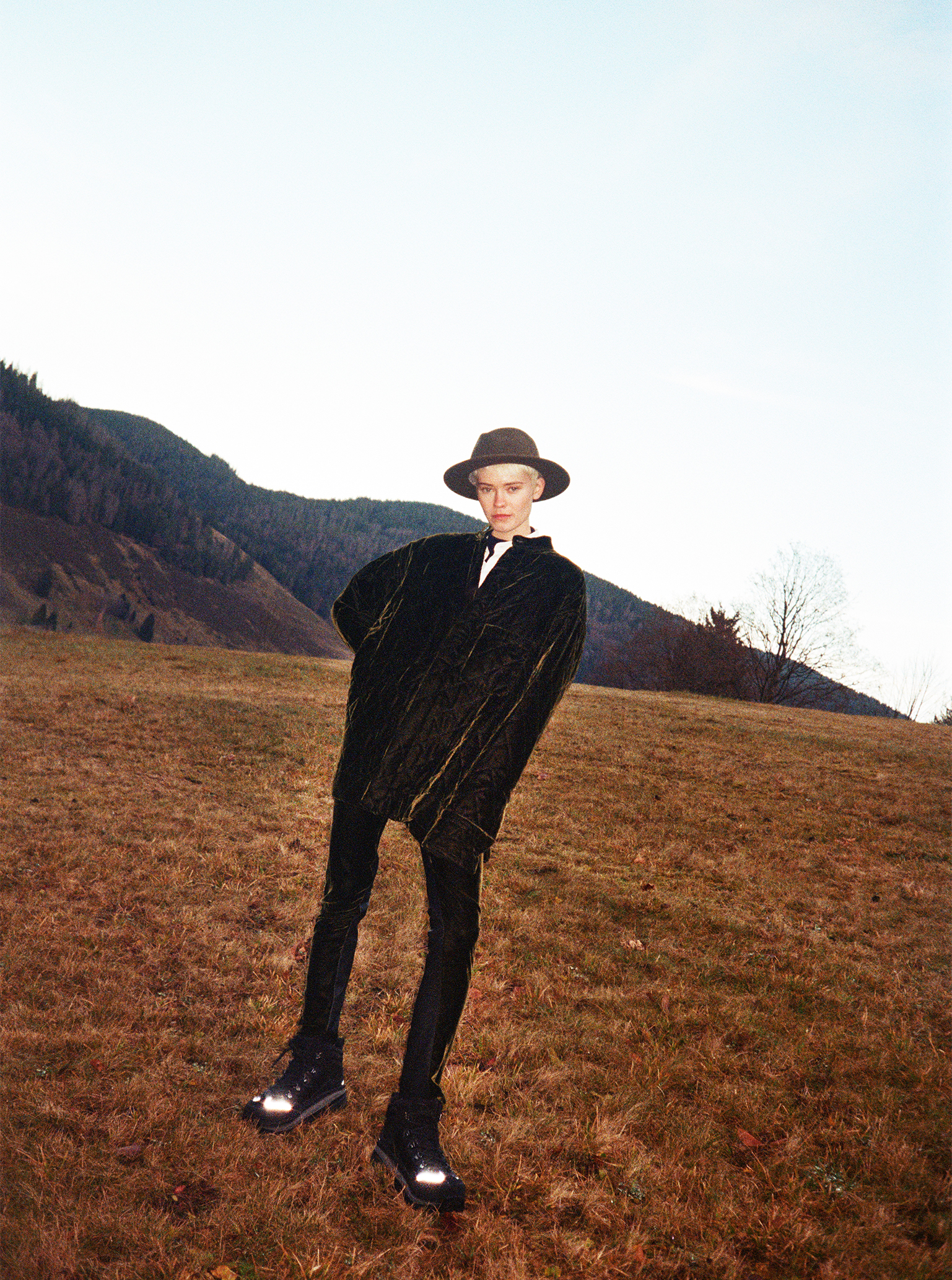 Hiking Part 2 Maike in Haider Ackermann Schwarzwaldwanderung analoge Fotografie Maike Inga Polaroids