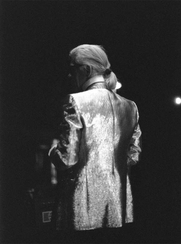 Karl Lagerfeld bild 2 Karl Lagerfeld behind schwarz weiß Jacke