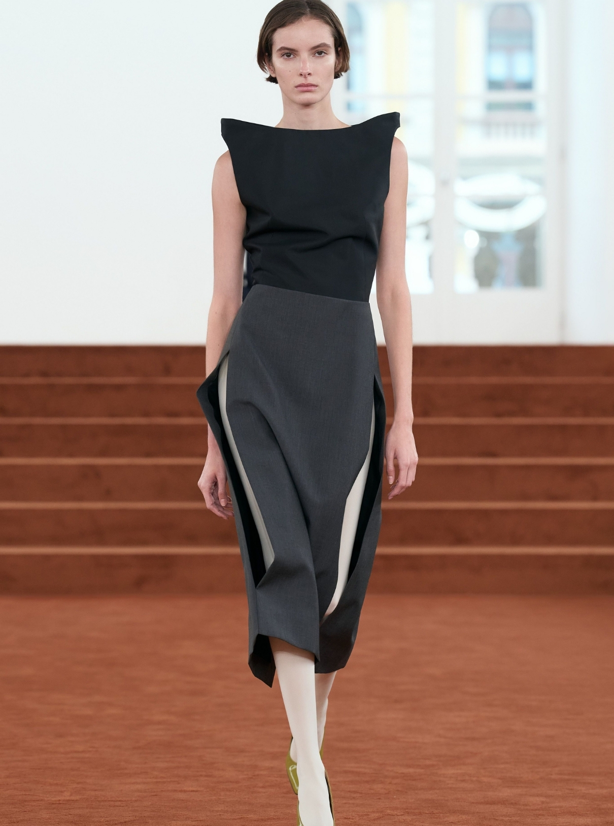 4 Kopie Curved cut-outs in skirts