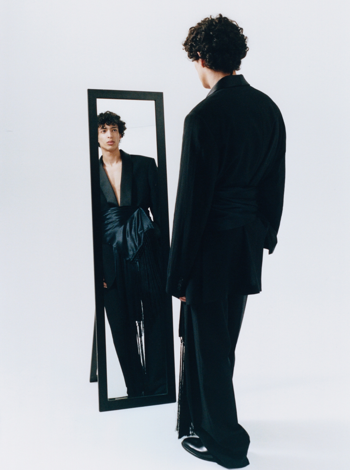 37 Male model in a studio in Paris behind the scenes