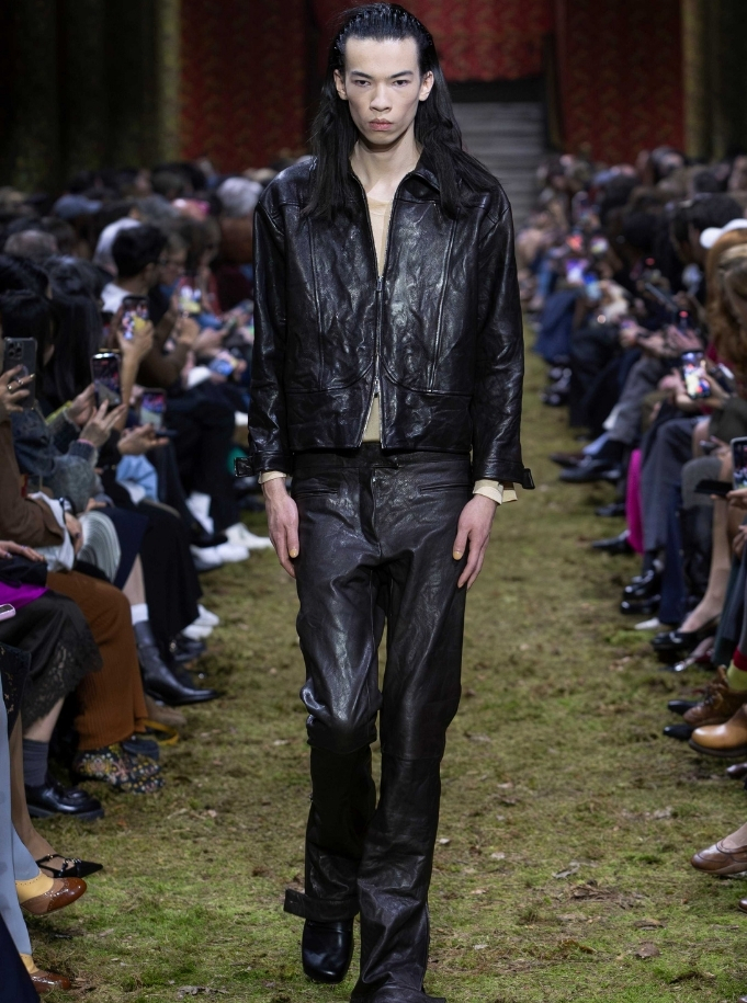 Beaten up leather looks