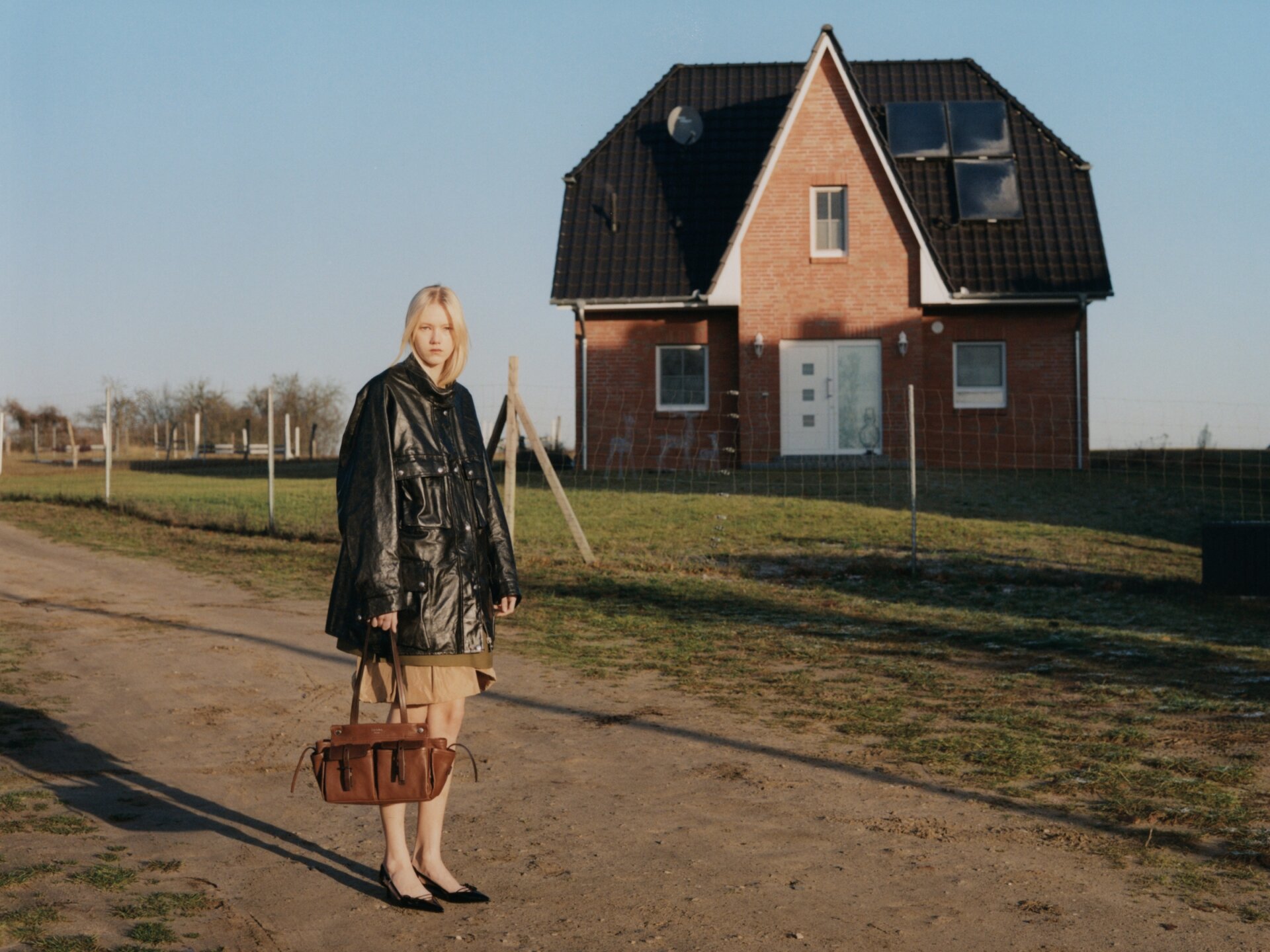 9 Kopie Malin Rudnick wearing a total look by Prada