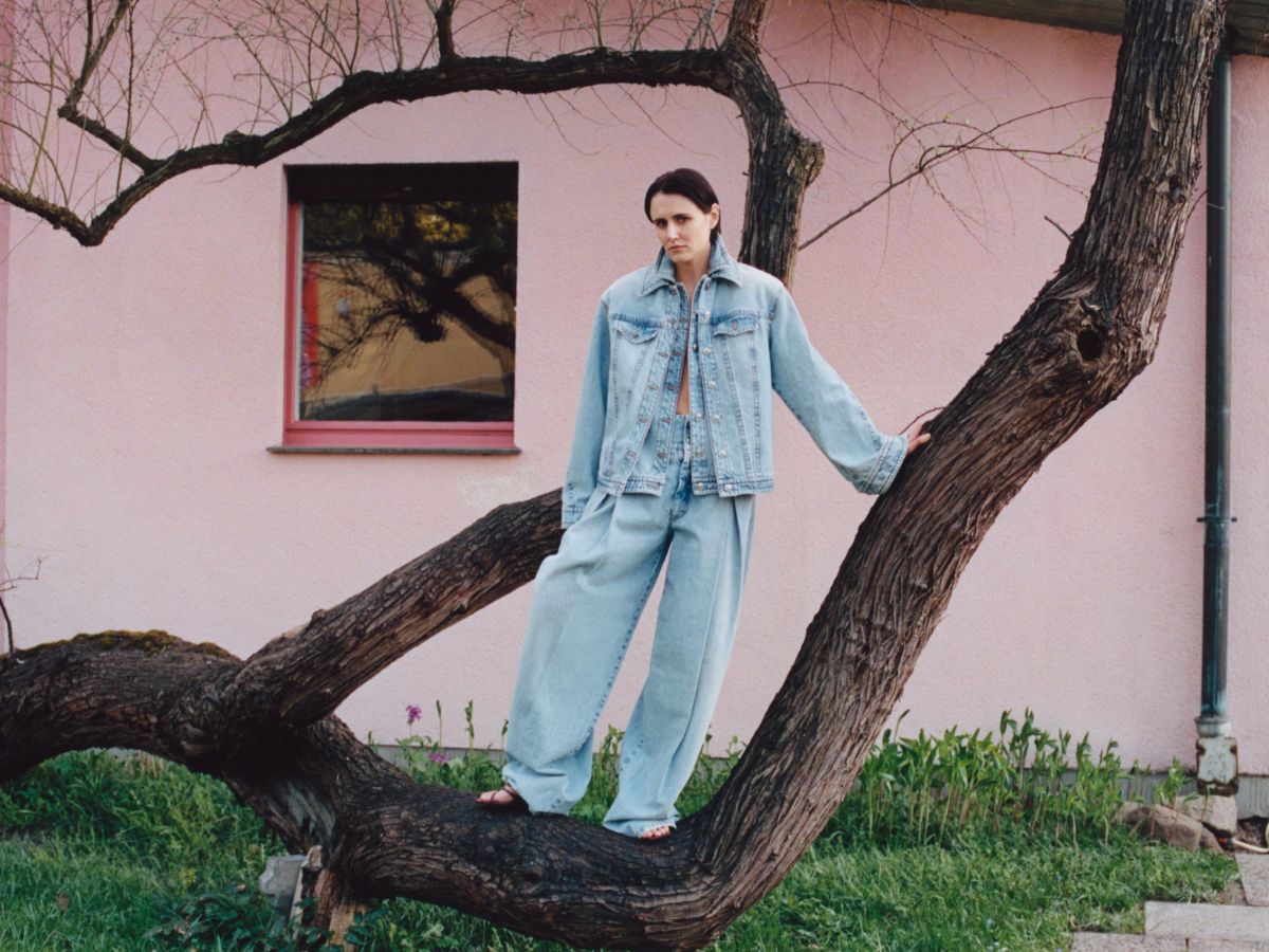 2 Jacket and pants SPORTMAX; Shoes AEYDE